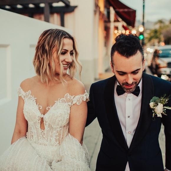 Hey, I’m Kate! 🙋🏼♀️ Welcome to my closet! - Picture 1 of 8